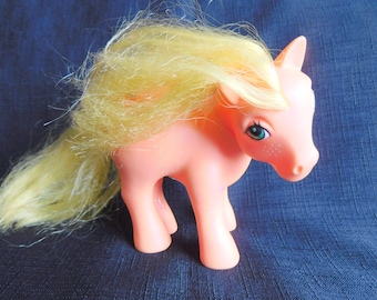 Vintage G1 My Little Pony Applejack, 1983 Orange MLP, Red Apples