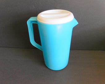 Vintage Rubbermaid Pitcher,  Turquoise Rubbermaid  Juicer 2445