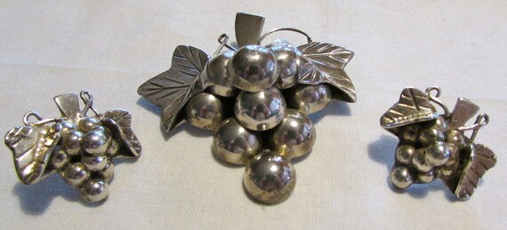 アクセサリー Grape Earhoop & Pendant 925 Silver Set アクセサリー Grape Earhoop & Pendant 925 Silver Set Sterling