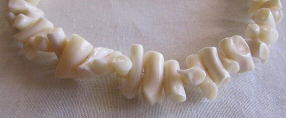 18" White Coral Necklace + - image 4