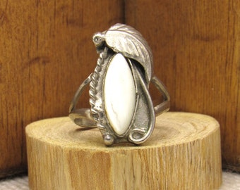 Sterling Silver and Mother of Pearl Ring Size 8 1/2 +