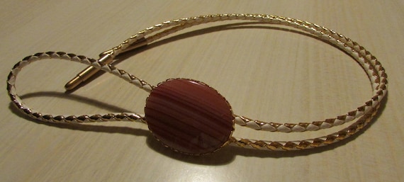 Agate Cab Goldtone Bolo Tie +