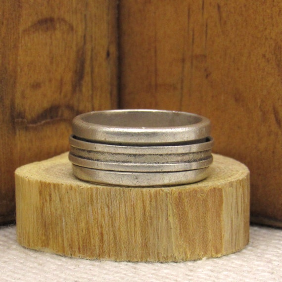 Sterling Silver Band Ring with Spinning Center  Si
