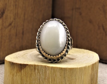 Sterling Silver Oval Mother of Pearl Ring Size 5 1/4 +