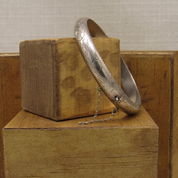 Hinged Diamond Cut Bangle Bracelet + - image 1