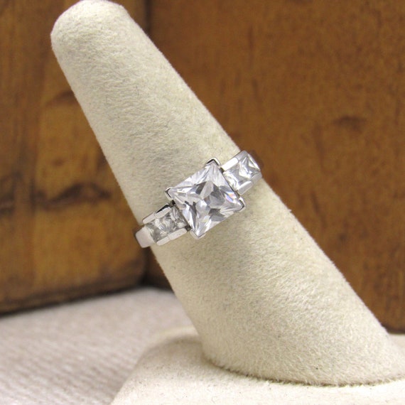 Sterling Silver Ring with 5 Rectangular Clear Fac… - image 5