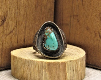 Beautiful Vintage Turquoise and Sterling Silver Navajo Ring Size 5 3/4 +