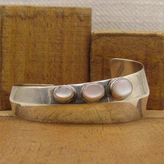 Navajo Sterling Silver and Pink Mussel Shell Cuff… - image 1