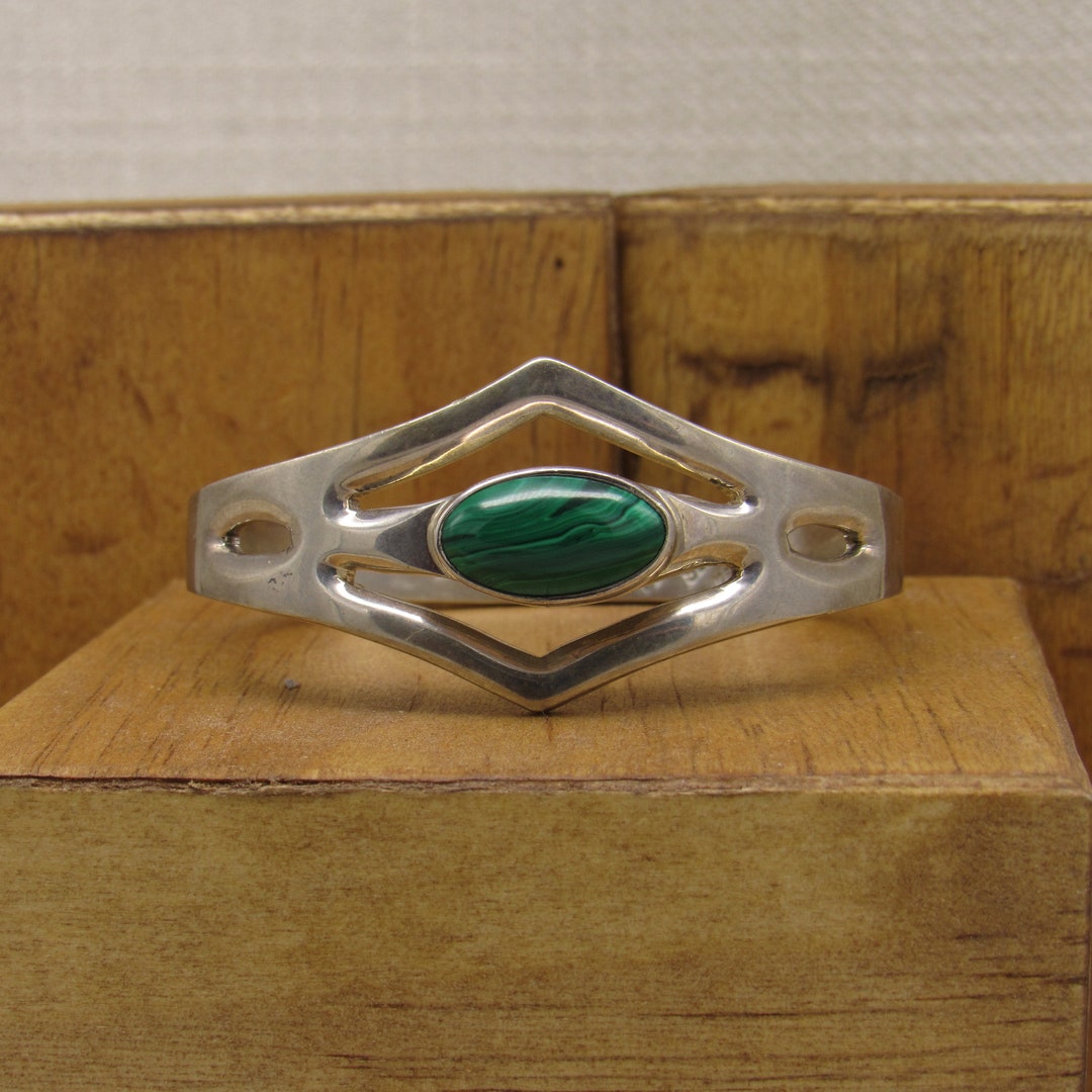 BERRY GEM PETITE HINGED BANGLE MALACHITE