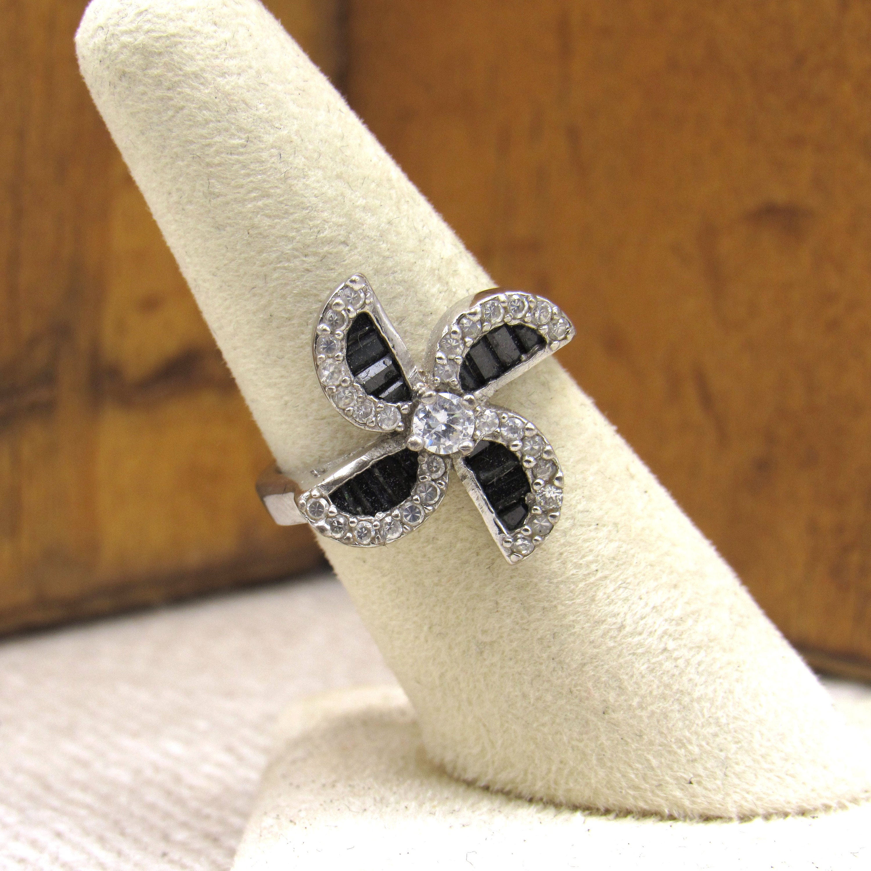 C Z and Faceted Black Onyx Sterling Silver Pinwheel Shape C Z and Faceted Black Onyx Sterling Silver Pinwheel Shape