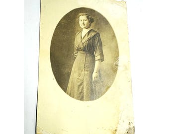 Antike RPPC Porträt Junge Frau Oval Studio Echtfoto Postkarte c. Anfang 1900