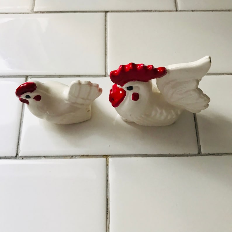 Vintage Salt and Pepper Shaker White Chicken and Rooster Collectible farmhouse display tableware cottage retro kitchen