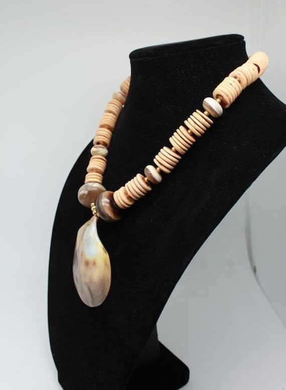 Topical Vintage Hawaiian Mother Of Pearl Necklace - image 3