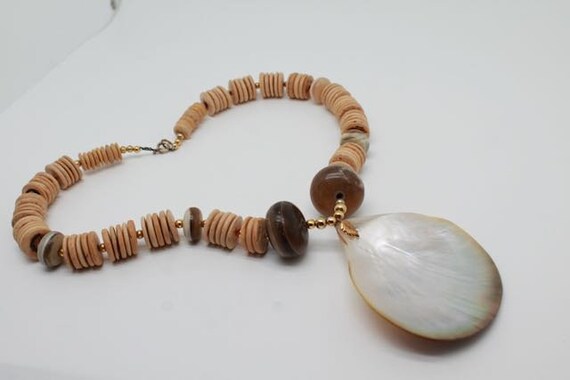 Topical Vintage Hawaiian Mother Of Pearl Necklace - image 2