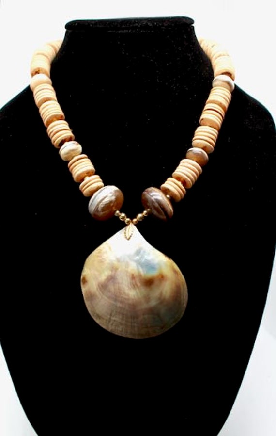 Topical Vintage Hawaiian Mother Of Pearl Necklace - image 4