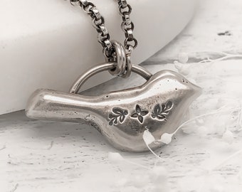 Collar de pájaro floral de plata esterlina • Regalo para amantes de las aves • Joyería natural para mujer • Collar de pájaro pequeño • Regalo para observar aves • Joyería botánica