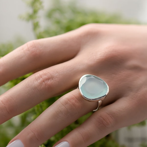Cabochon Sea Green Chalcedony Ring main image 1