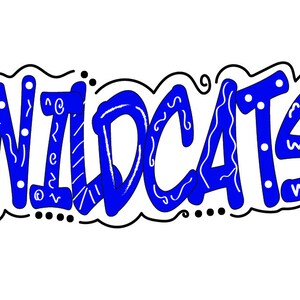 Puede incluir: Letras de estilo de dibujos animados azul y blanco que dicen "Wildcats" con un diseño ondulado y estampado.