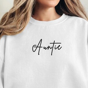 Auntie Sweatshirt, Aunt Sweater, Auntie Gift, Aunt Pregnancy Announcement, Gift for Sister, Auntie to Be, Best Aunt Gift, Fun & Cool Aunt