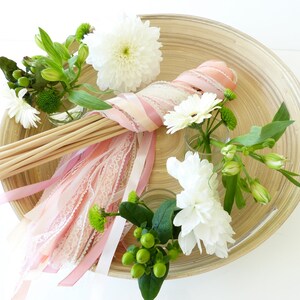 50 Rubans De Mariage Avec Cloche - Tige Bois 30cm, Ruban 60cm | Pour Célébrations, Fêtes, Animations
