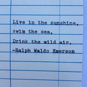 Citation de Ralph Waldo Emerson tapée sur la carte de date d'échéance de la bibliothèque - vivez au soleil