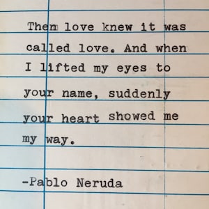 Pablo Neruda-Zitat handgetippt auf fälliger Datumskarte der Bibliothek - dann wusste die Liebe