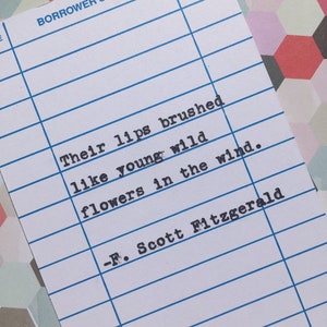 F. Scott Fitzgerald citation tapée à la main sur la carte de date d’échéance de la bibliothèque - Leurs lèvres