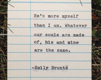 Citaatkaart Emily Brontë Wuthering Heights: met de hand getypt op lenerspas - He's more