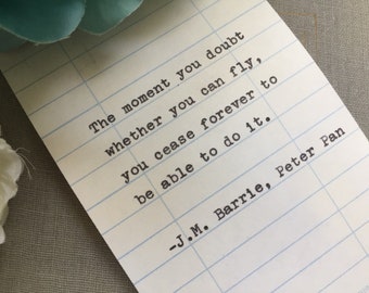 Peter Pan - Cita de J.M. Barrie escrita a mano en la tarjeta de fecha de vencimiento de la biblioteca: el momento en que
