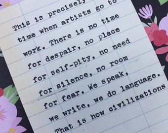 Citaat van Toni Morrison - getypte quote op kaartje met vervaldatum van de bibliotheek - dit is