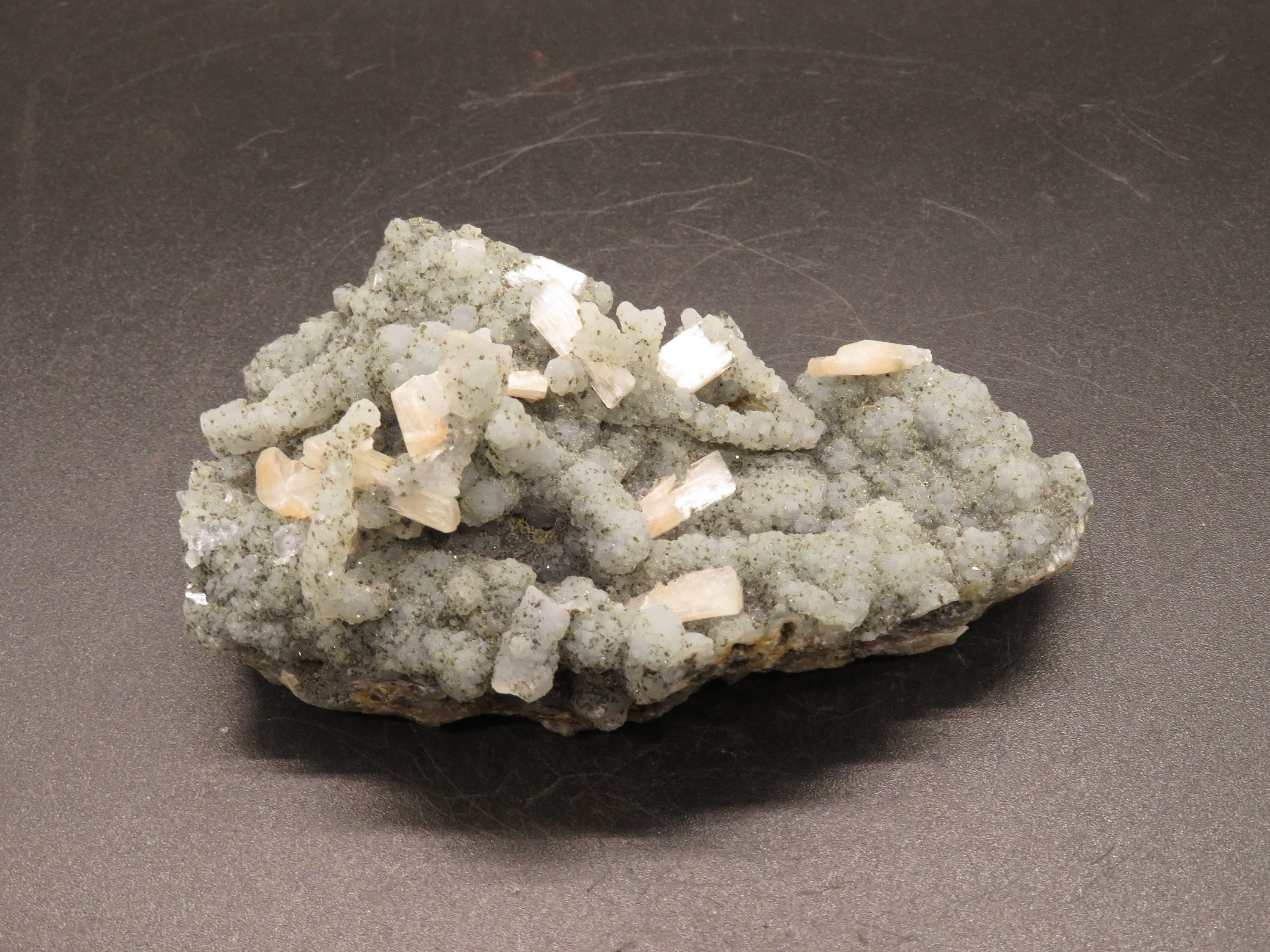 カルセドニーのスティルバイト - インド、ナーシク - 小型キャビネット