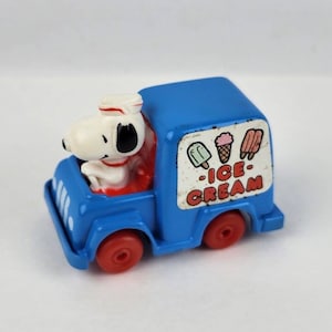Vintage Snoopy Die cast Ice Cream Truck excellent condition as shown 1:64 scale