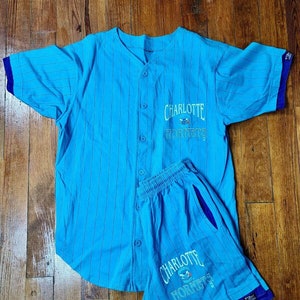 Vintage First Row Charlotte Hornets Women's Medium Outfit Shorts