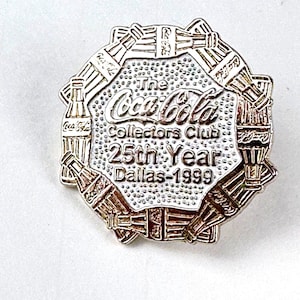 Vintage 1999 The Coca-Cola Collectors Club 25th Year Dallas Label / Hat Pin