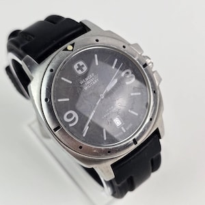 Wenger Swiss Military Watch Men 45mm quartz 79365 Black Rubber Strap Working image 2