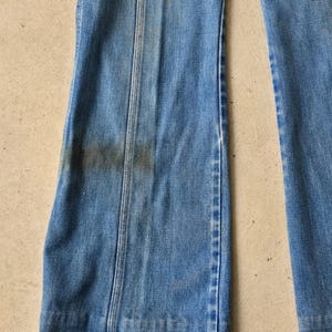 Pantalones vaqueros Wrangler Saddle Back de mezclilla acampanada de los años 70, talla 13/14, cremallera Talon. imagen 2