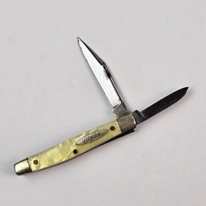 Navaja vintage Ulster USA de dos hojas, modelo 81p. Muy buen estado.