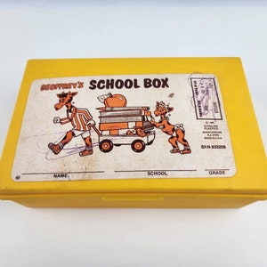 Vintage 1981 Toys R Us Geoffrey’s School Box Yellow Plastic Pencil box / Case