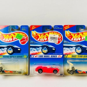 Kavel 3 - Hot Wheels uit 1994: 13326 Dragster, 58 Corvette Coupe, 13265 Dragster