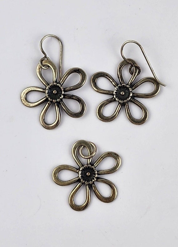 Solid 925 Sterling silver daisy flower Earring & … - image 1