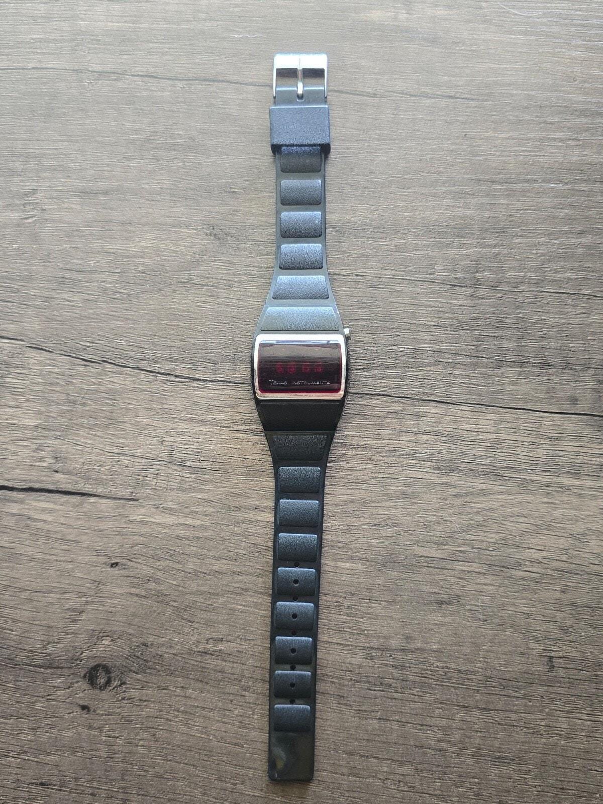 Vintage Texas Instruments Series 500 Mens LED Watch Black Rubber