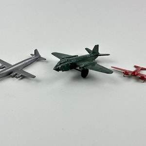 Lot of 3 Toy Airplanes Vintage Kelloggs United Airline DC-7 Mainliner Silver Red/Green