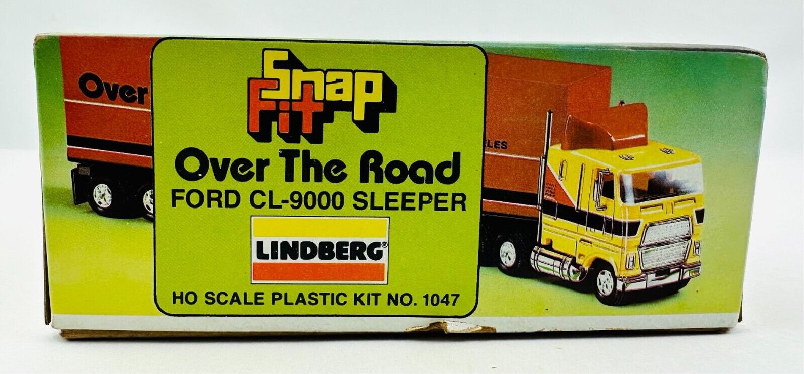 Snap Fit Over the Road Ford CL-9000 Sleeper Lindberg HO Scale Model Kit ...