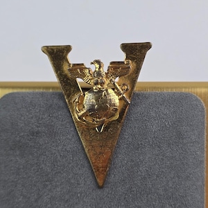 WWII Marine Corps USMC Sterling Silver V for Victory Sweetheart Pin gold tone