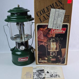 Vintage Coleman Lantern Model 220k Dual Mantle Green March 1981 w/ box Minty!