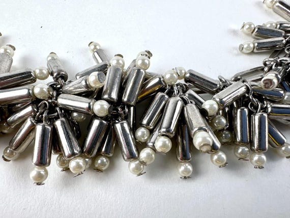 Silvertone Dangle Stick Cluster w/Simulated Pearl… - image 7