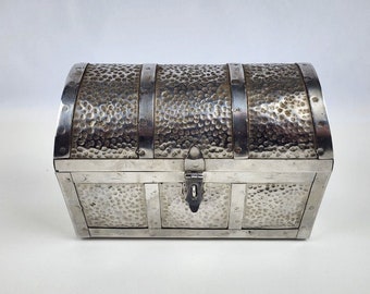 Vintage tono plateado Metal Treasures Chest Trinket Box con cerradura de 6" de ancho