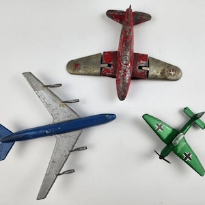 VIntage Diecast Airplanes Tootsietoy 707 Hubley Kiddie Matchbox Junker 87.b