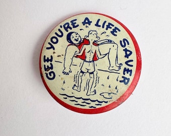 Vintage 1940 Gee You&#39;re A Life Saver Button Pinback Tin Litho Japan 1.25&quot;