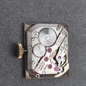 Movimiento de reloj Omega para hombre, estilo vintage de 1945, suizo, 17 rubíes, OXG, 19 mm x 22 mm. imagen 6